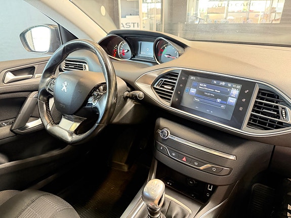 Peugeot 308 SW 16 of 23