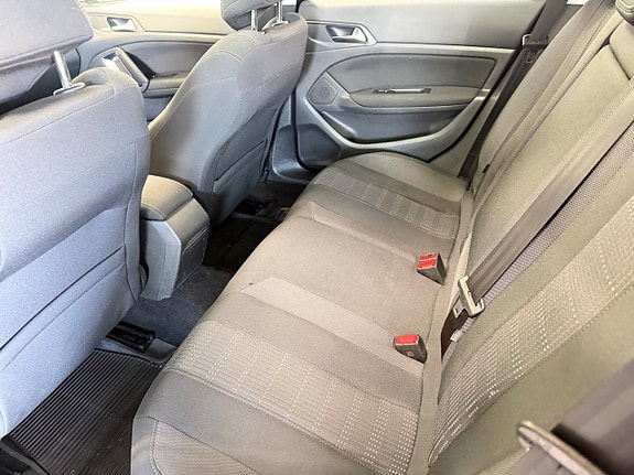 Peugeot 308 SW 12 of 23