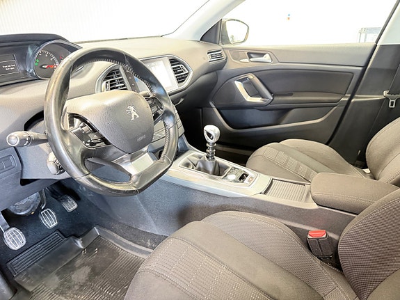 Peugeot 308 SW 10 of 23