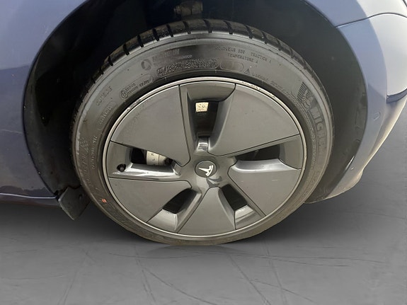 Tesla Model 3 29 of 30