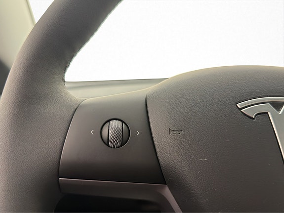 Tesla Model 3 18 of 30