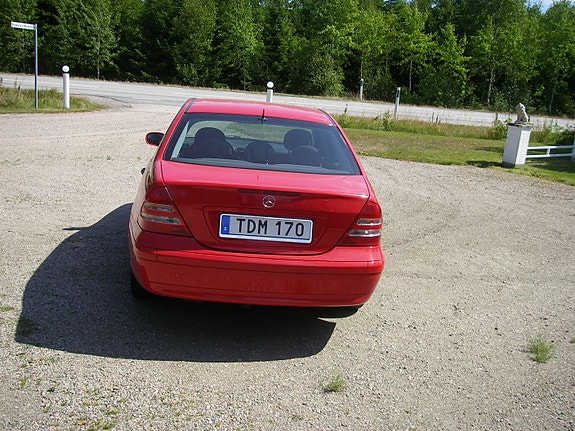Mercedes-Benz C180 2 of 5