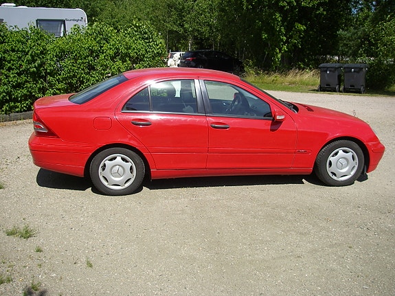 Mercedes-Benz C180 3 of 5