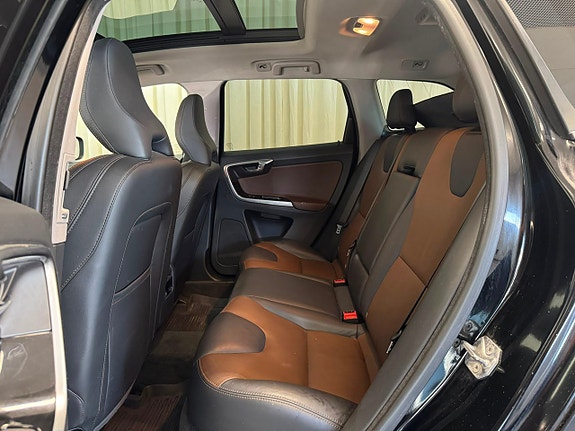 Volvo XC60 30 of 30