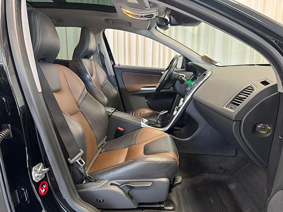 Volvo XC60 10 of 30