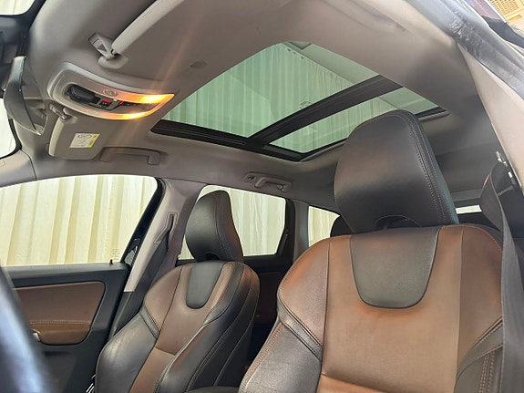 Volvo XC60 16 of 30