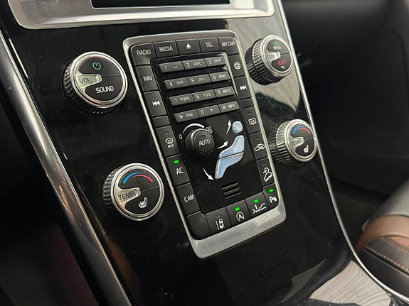 Volvo XC60 17 of 30