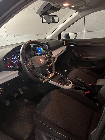 Seat Arona 6 of 10