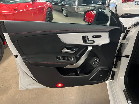 Mercedes-Benz CLA200 9 of 11