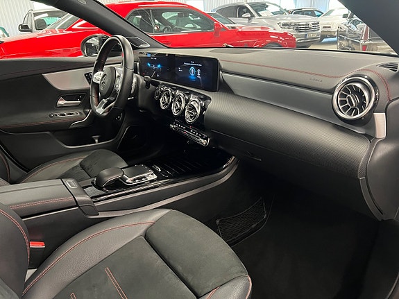 Mercedes-Benz CLA200 10 of 11