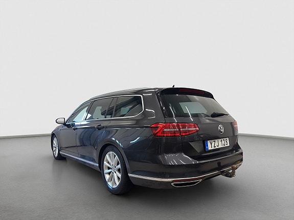 Volkswagen Passat 6 of 24
