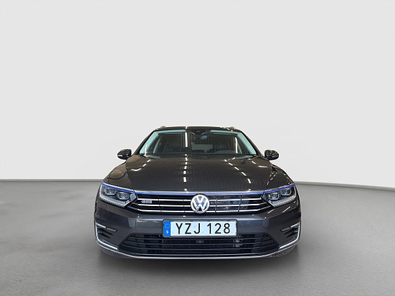 Volkswagen Passat 9 of 24
