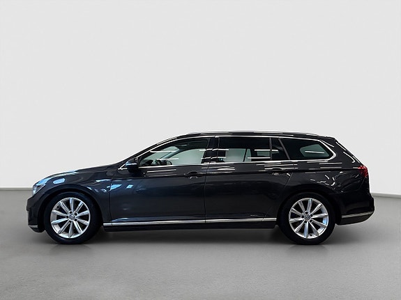 Volkswagen Passat 7 of 24