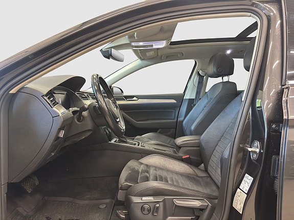 Volkswagen Passat 10 of 24