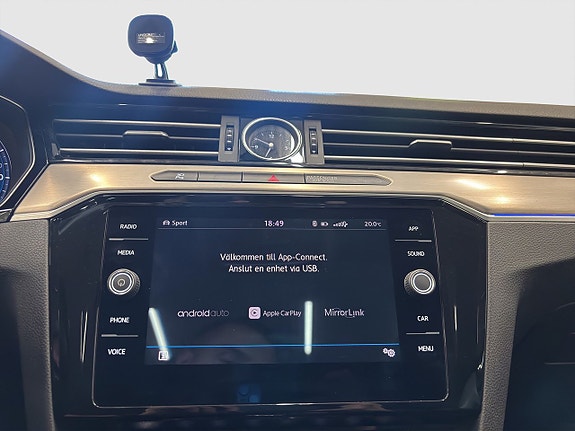 Volkswagen Passat 17 of 24