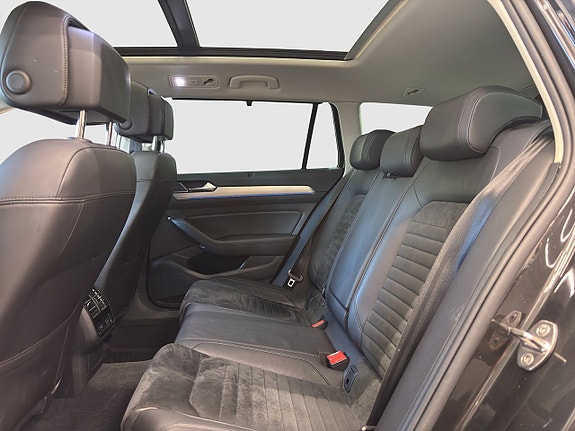 Volkswagen Passat 12 of 24