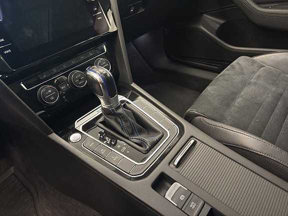 Volkswagen Passat 15 of 24