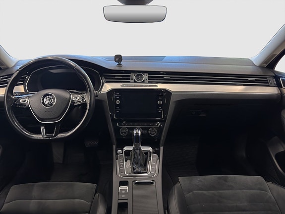 Volkswagen Passat 13 of 24