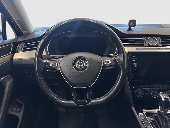 Volkswagen Passat 14 of 24
