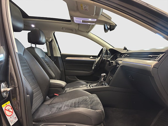 Volkswagen Passat 19 of 24
