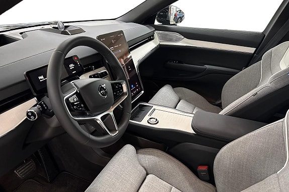 Volvo EX90 14 of 24