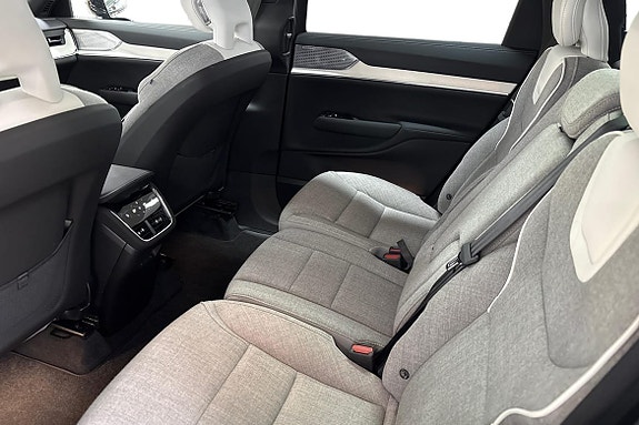 Volvo EX90 13 of 24