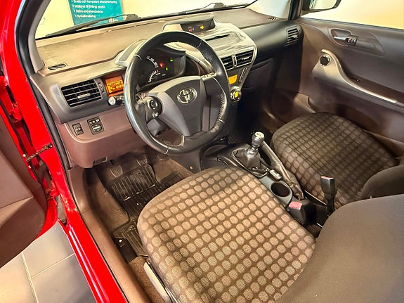 Toyota IQ 5 of 9