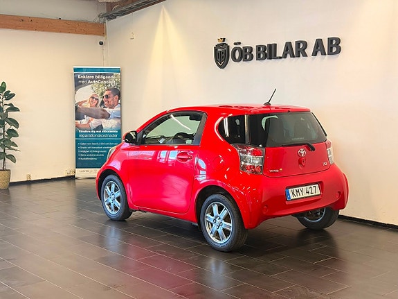 Toyota IQ 3 of 9