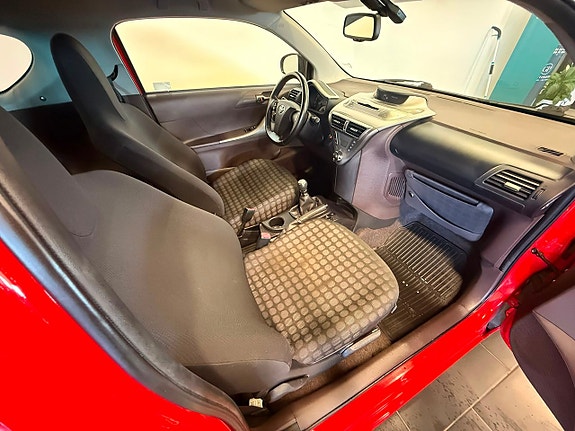 Toyota IQ 6 of 9