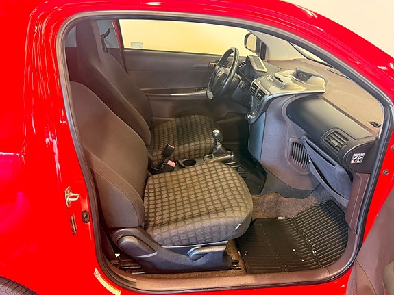 Toyota IQ 8 of 9