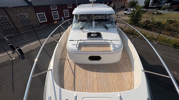 Nimbus 35 Nova -04 AXLAR "READY TO CRUISE" 2 of 13