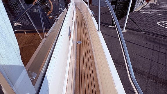 Nimbus 35 Nova -04 AXLAR "READY TO CRUISE" 4 of 13