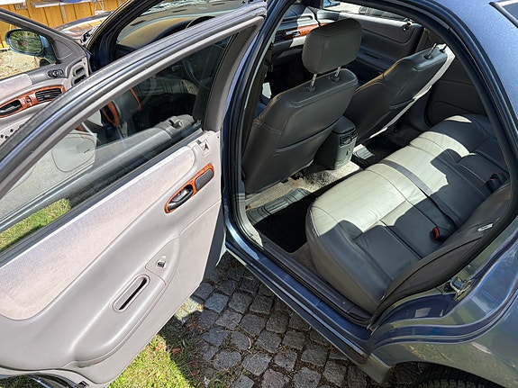 Chrysler Vision 6 of 15