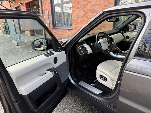 Land Rover Range Rover Sport 8 of 30