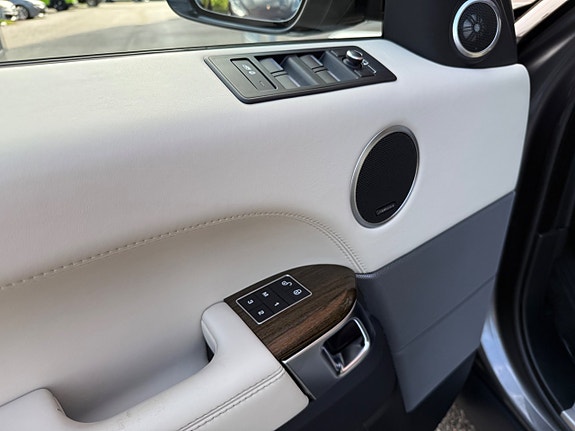 Land Rover Range Rover Sport 18 of 30
