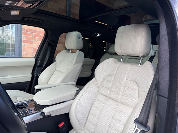Land Rover Range Rover Sport 11 of 30