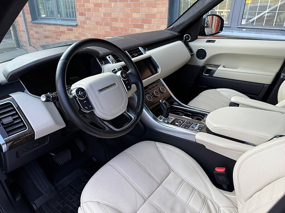 Land Rover Range Rover Sport 9 of 30