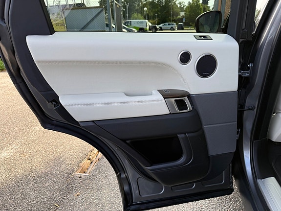 Land Rover Range Rover Sport 23 of 30