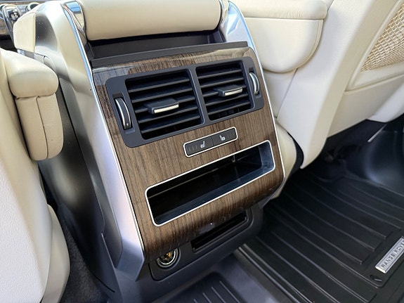 Land Rover Range Rover Sport 22 of 30