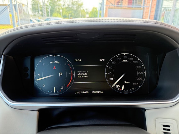Land Rover Range Rover Sport 16 of 30