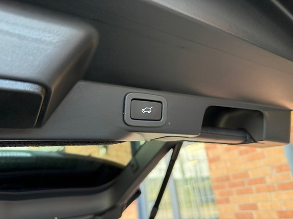 Land Rover Range Rover Sport 27 of 30