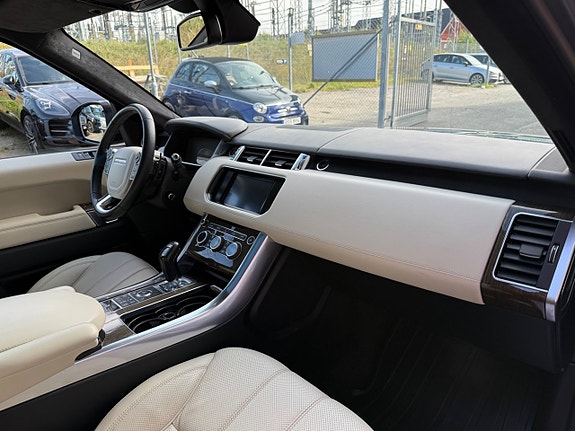 Land Rover Range Rover Sport 28 of 30