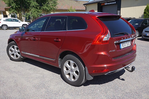 Volvo XC60 2 of 8