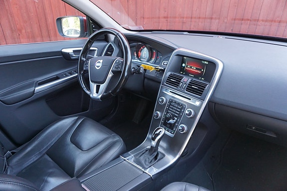 Volvo XC60 5 of 8