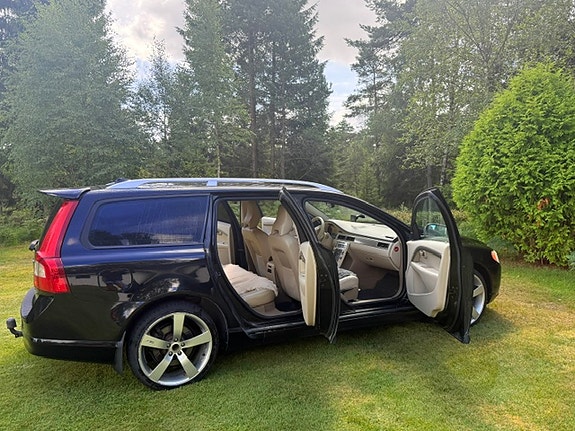 Volvo V70 6 of 8