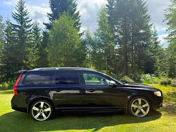 Volvo V70 2 of 8