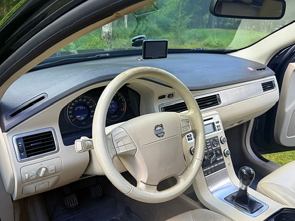 Volvo V70 7 of 8