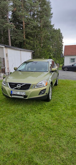 Volvo XC60 2 of 19
