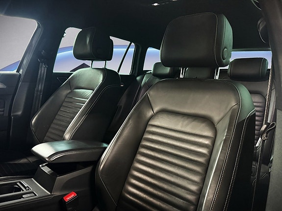 Volkswagen Passat Alltrack 13 of 27
