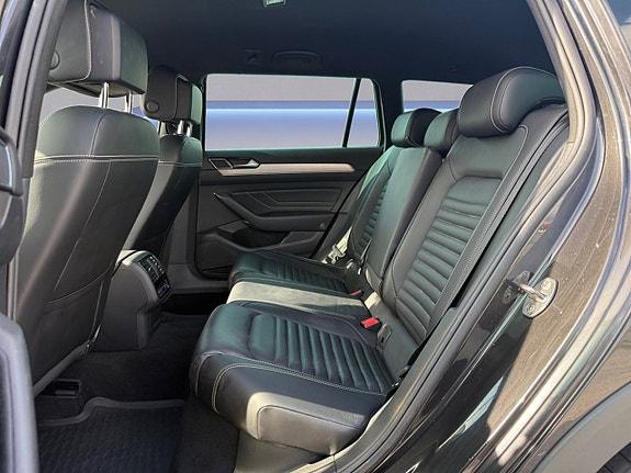 Volkswagen Passat Alltrack 25 of 27